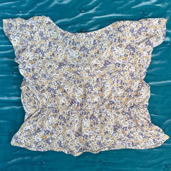 Wild fable ditsy floral flyaway top - Picture 3 of 4